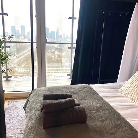 Chillout View & Pleasure - Wola Tower 15th Floor * Varsó