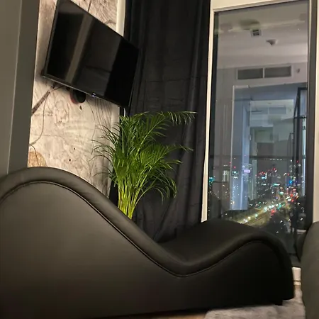 Chillout View & Pleasure - Wola Tower 15th Floor Apartment Warsaw