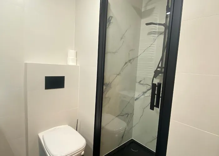 Chillout View & Pleasure - Wola Tower 15th Floor وارسو